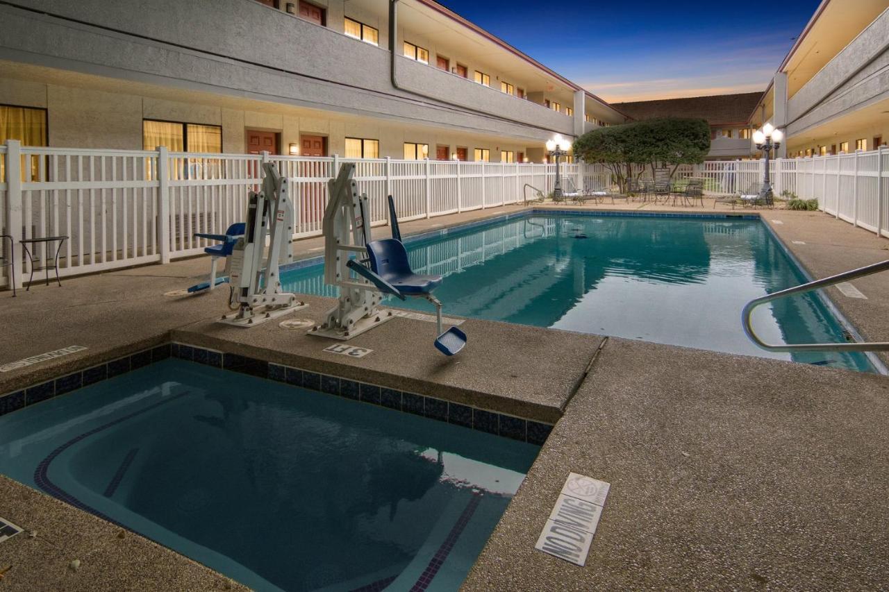 Irving Inn & Suites At Dfw Airport Εξωτερικό φωτογραφία