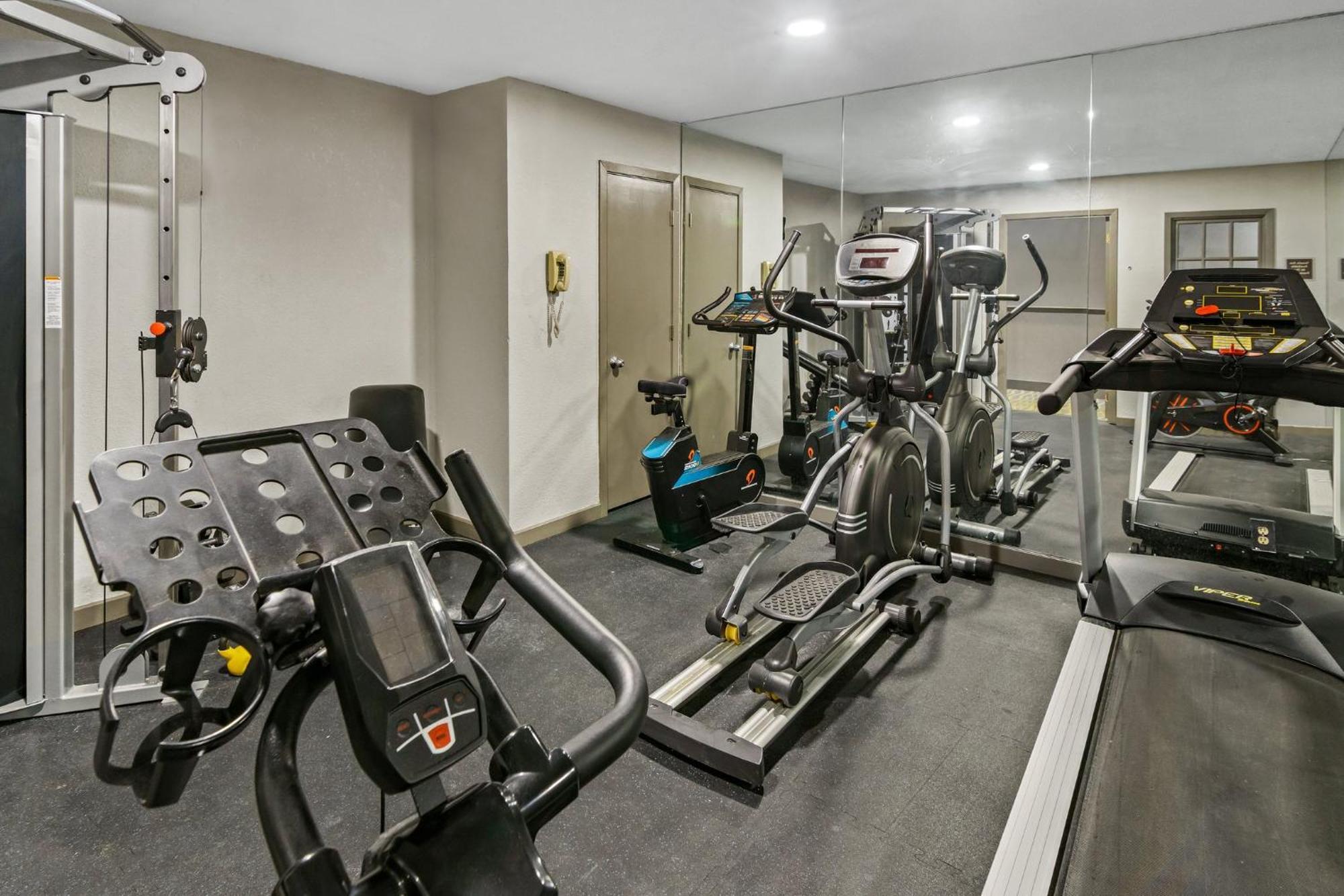 Irving Inn & Suites At Dfw Airport Εξωτερικό φωτογραφία